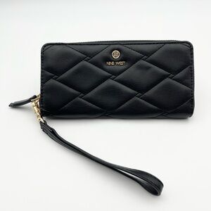 Nine West Quilted Black Wristlet